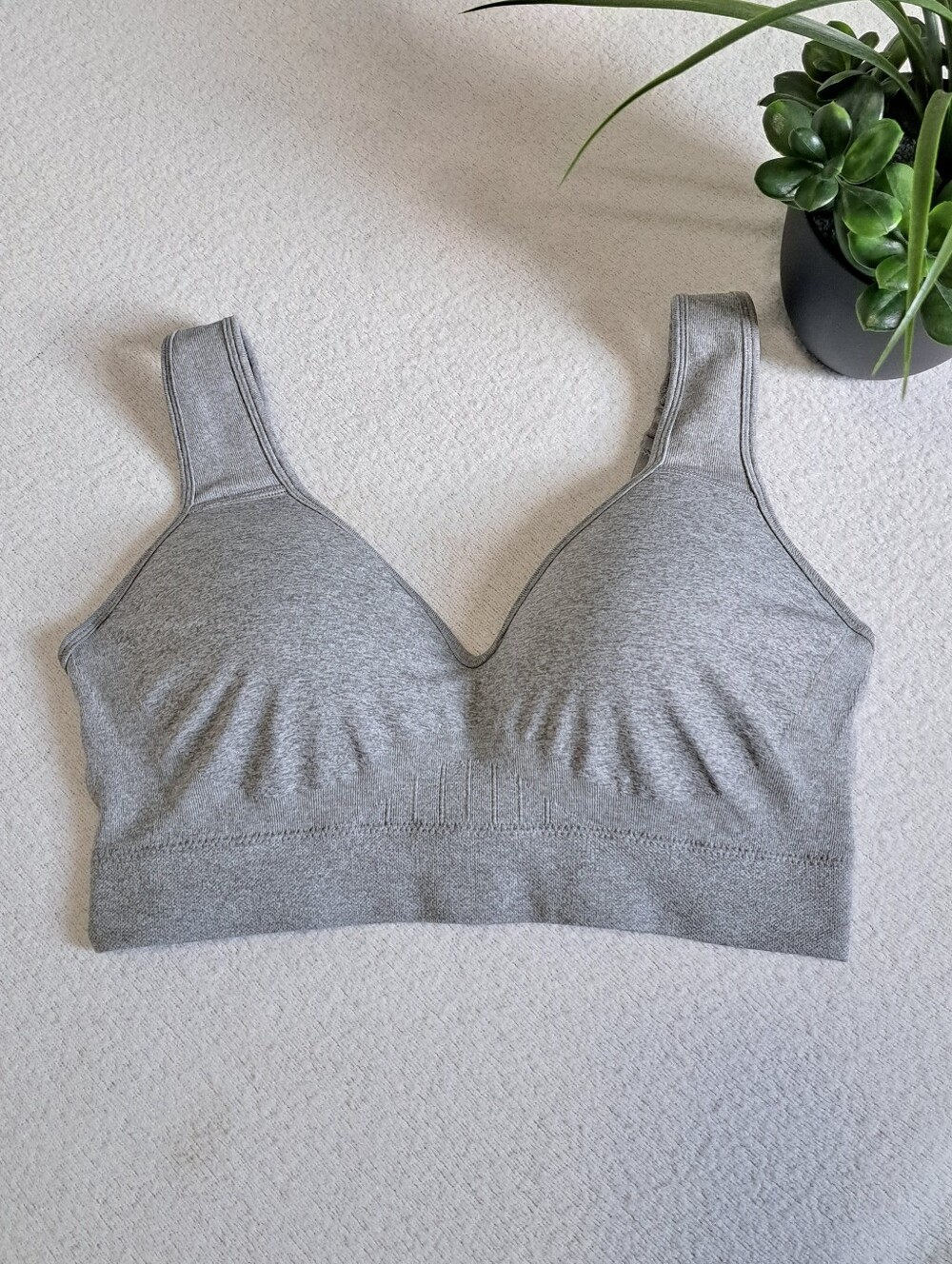 Puma Gray V-Neck Sports Bra Womens Size XL Medium Support Activewear Grey Sporty